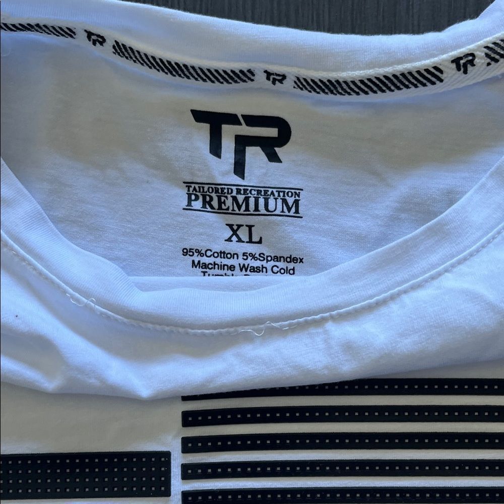 White fitted Tee - Picture 2 of 2